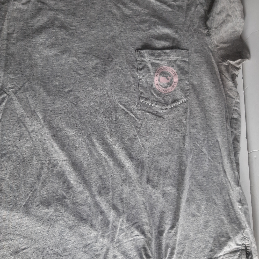 Vineyard Vines  front pocket t-shirt